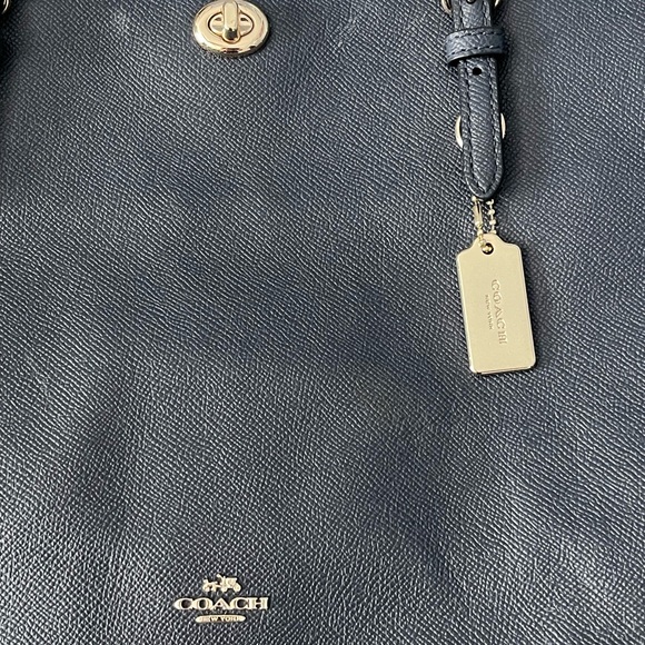Coach turn lock leather tote . - Picture 3 of 6